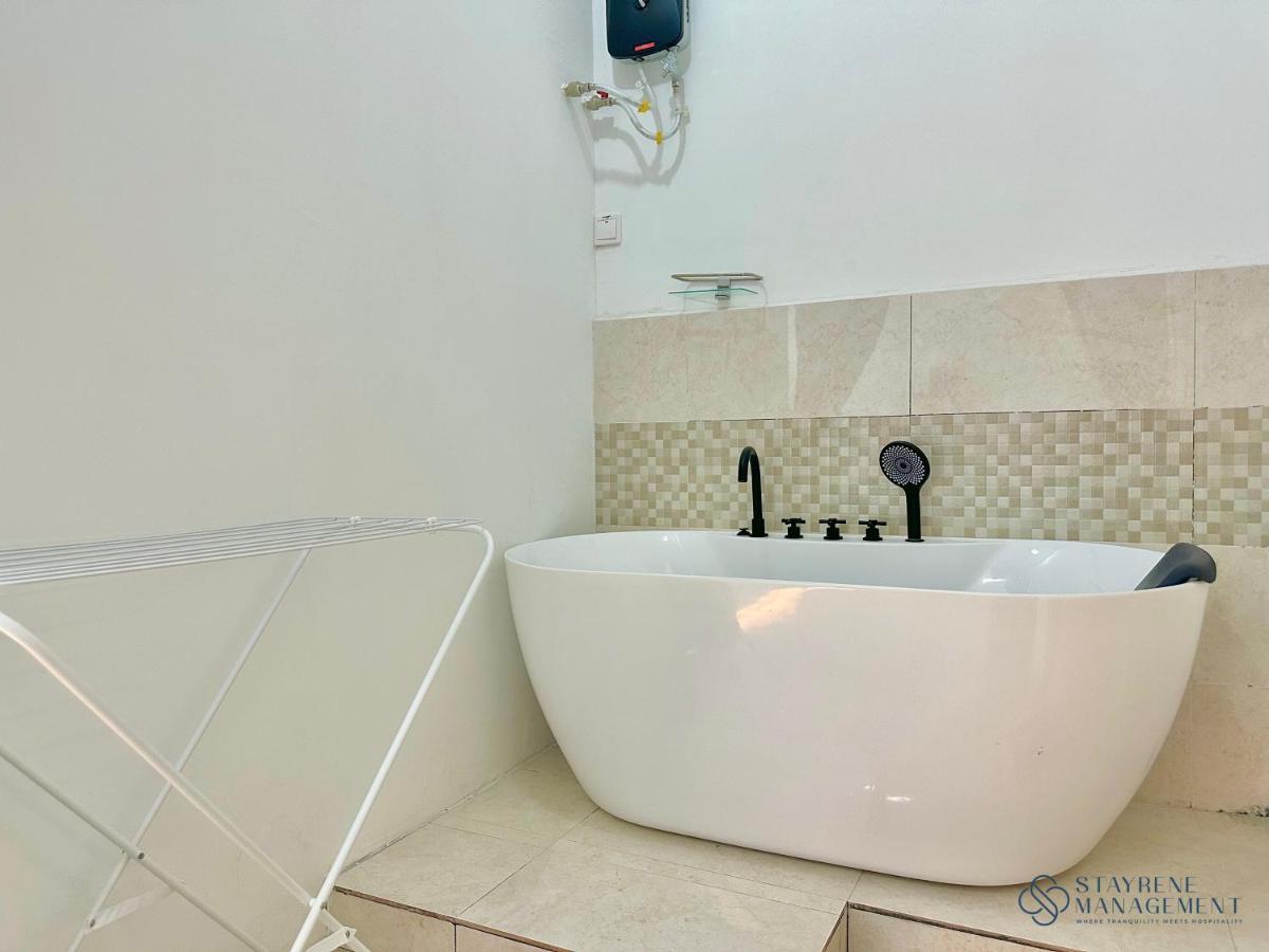 Palazio Mount Austin By Stayrene Apartment *