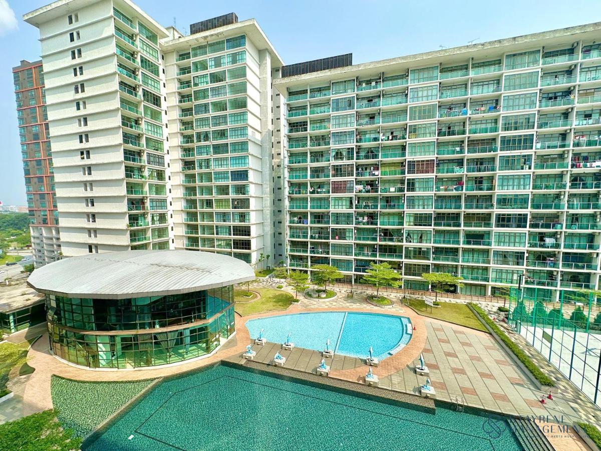 Palazio Mount Austin By Stayrene Apartment *