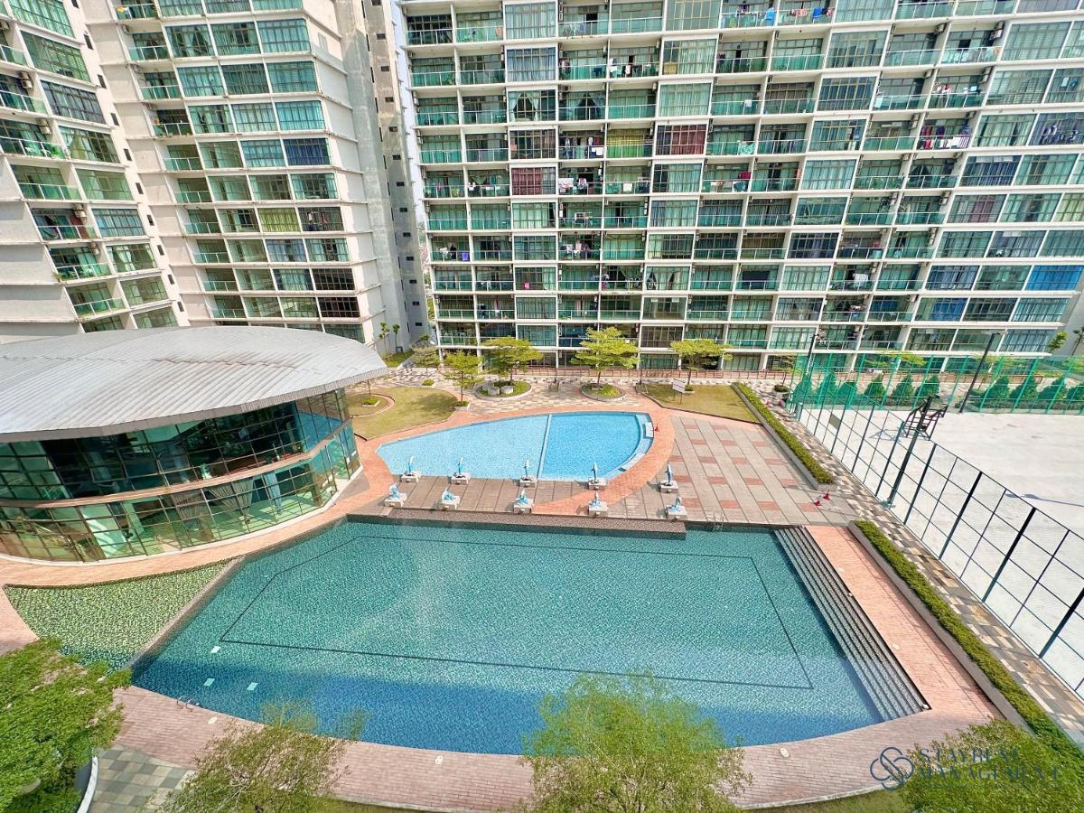 Apartment Palazio Mount Austin By Stayrene *