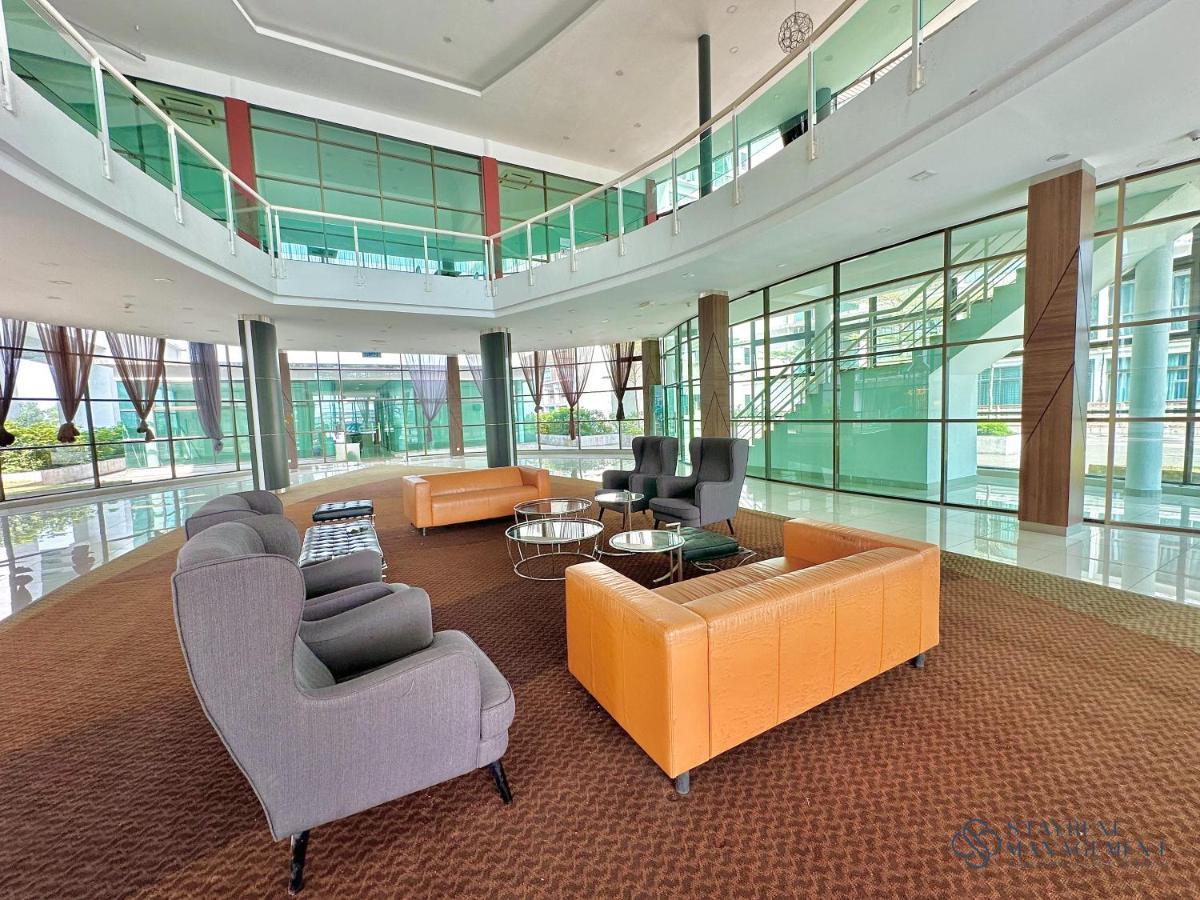 Apartment Palazio Mount Austin By Stayrene *