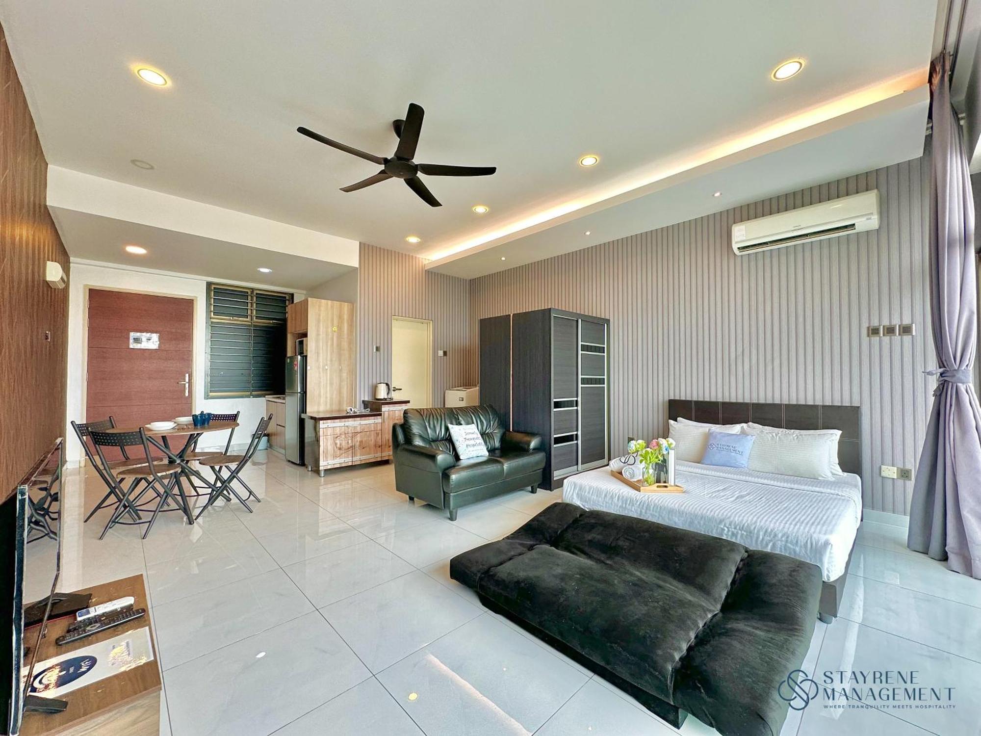Palazio Mount Austin By Stayrene Apartment