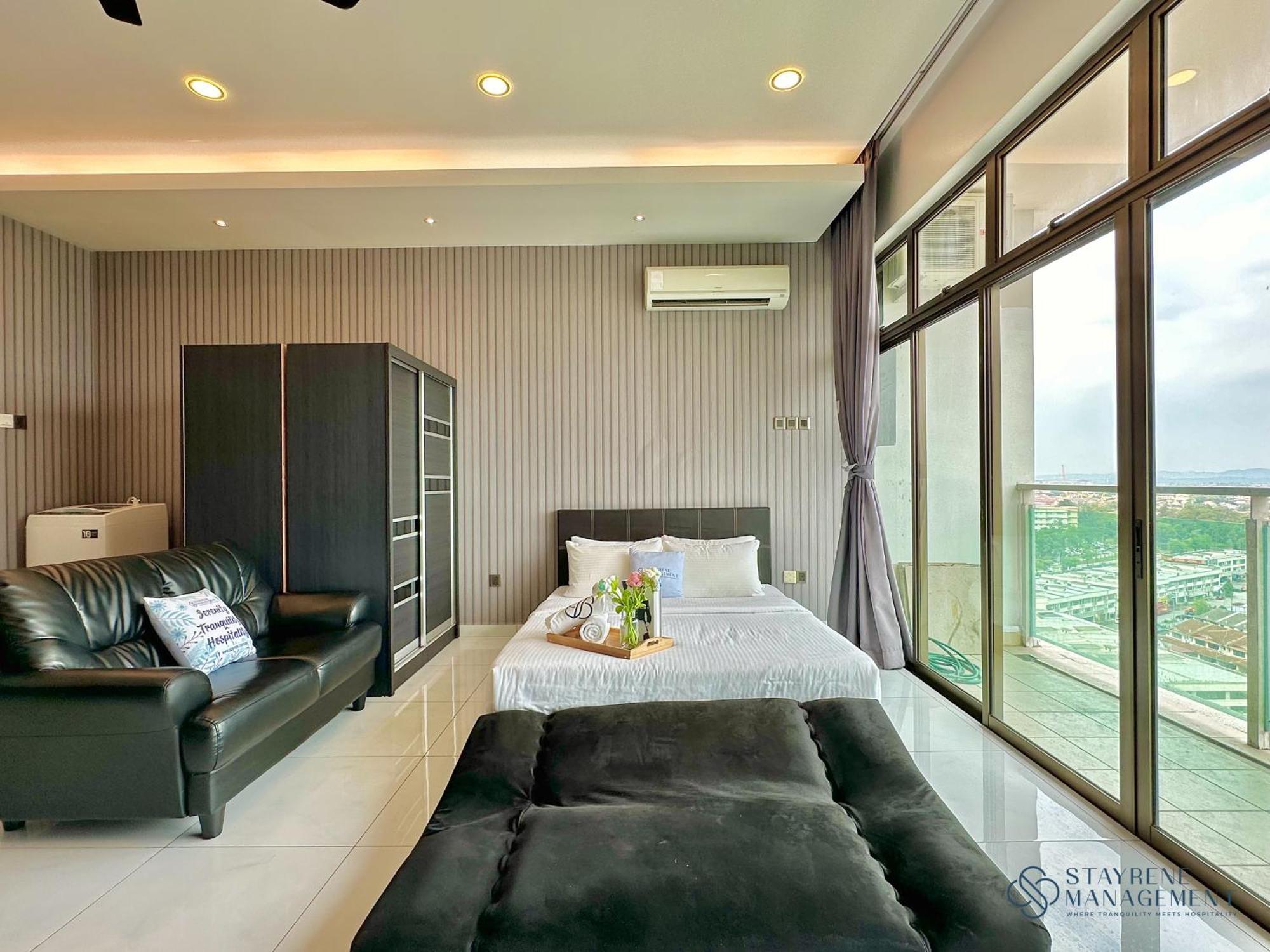 Apartment Palazio Mount Austin By Stayrene
